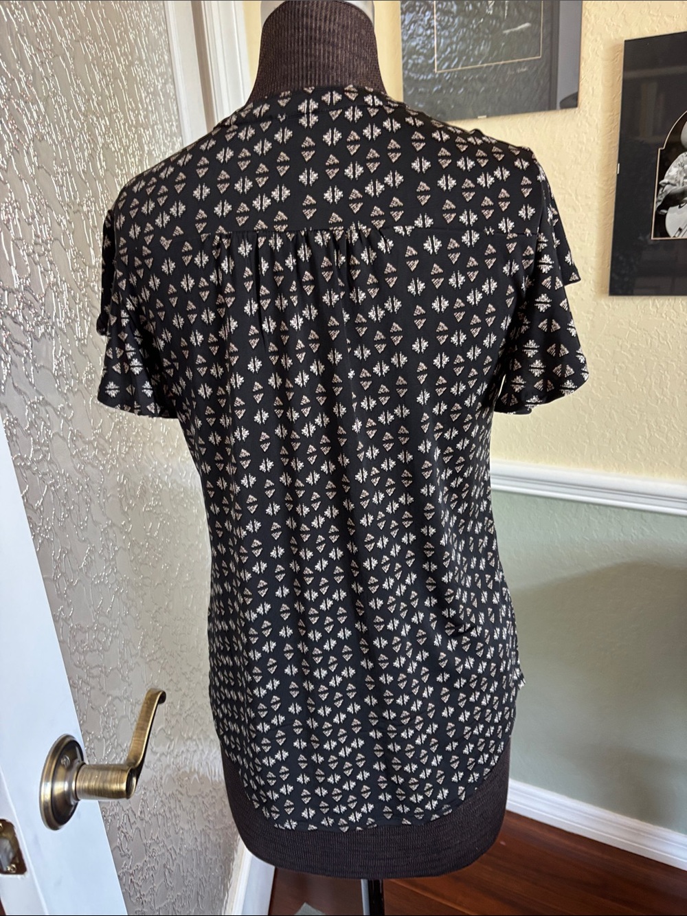 Cocomo Black Short-Sleeve Buttoned Print Blouse NWOT S - Picture 4 of 8